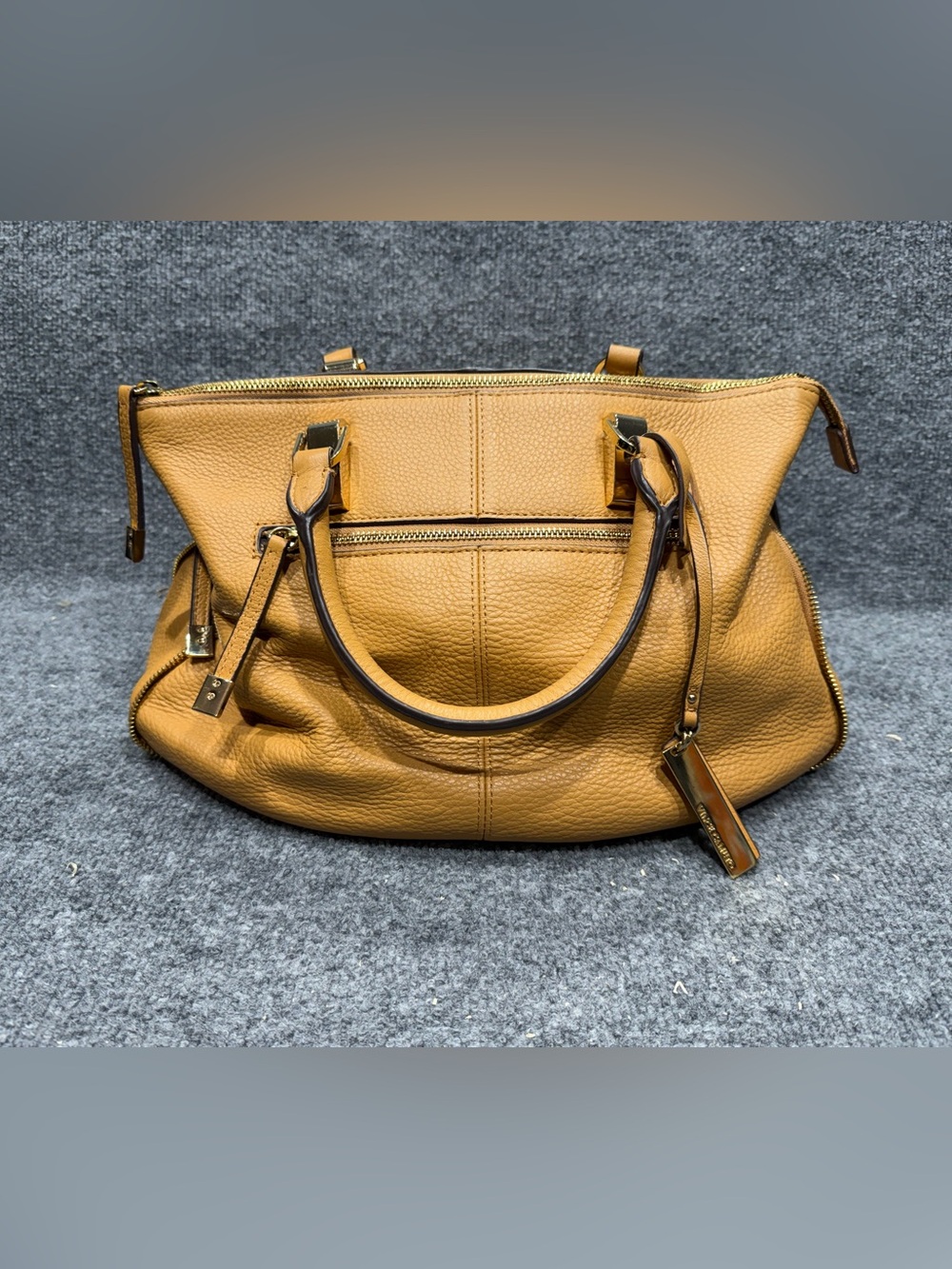 Vince Camuto beige  PY0148